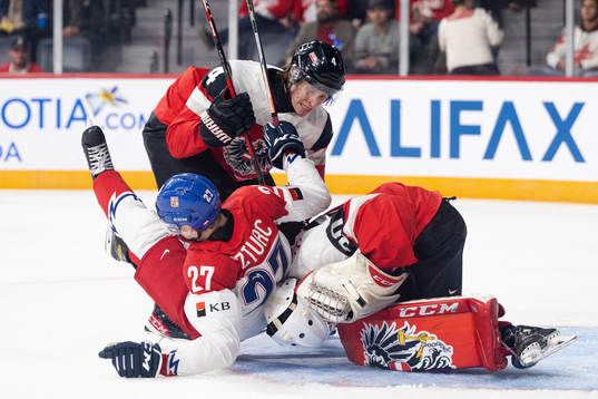 Gabriel Szturc of Czech Republic against Lorenz Lindner and