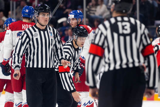 Referee Andreas Harnebring