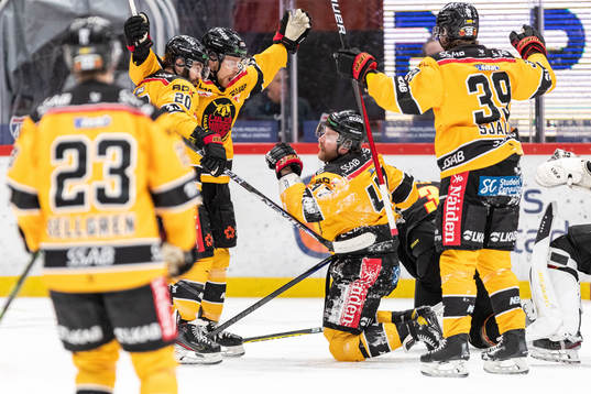 Luleås Leo Komarov jublar