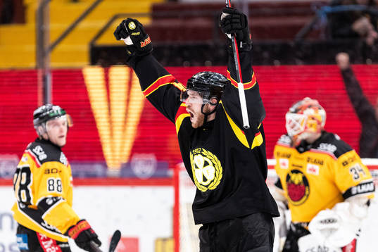 Brynäs Oscar Eklind jublar
