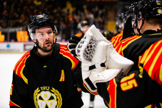 Brynäs Simon Bertilsson jublar