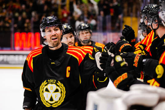 Brynäs Anton Rödin jublar