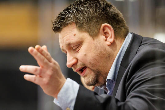 Modos tränare Mattias Karlin