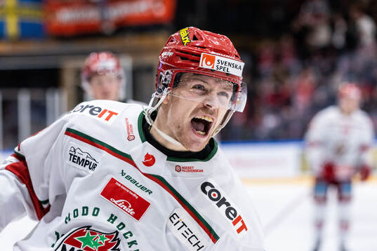 Modos Mikkel Aagaard jublar