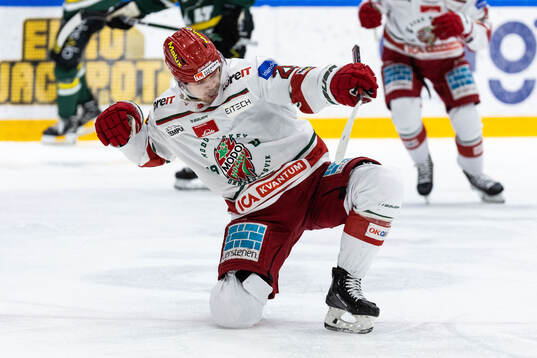 Modos Mikkel Aagaard jublar