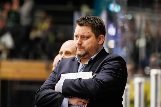 Modos tränare Mattias Karlin deppar