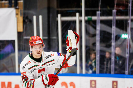 Modos Mikkel Aagaard tackar publiken