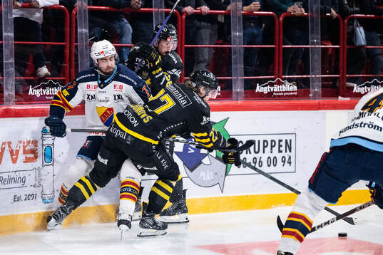 Djurgårdens Johan Alm och AIKs Maksim Semjonov