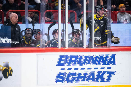AIKs spelare i utvisningsbåset