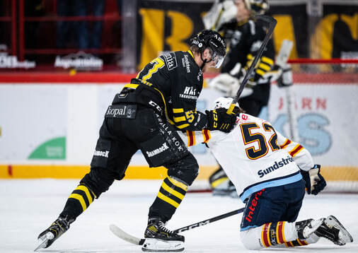 AIKs Alfred Barklund och Djurgårdens Mika Ounasvuori