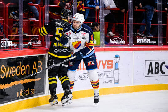 AIKs Oskar Magnusson och Djurgårdens Stefan Elliott