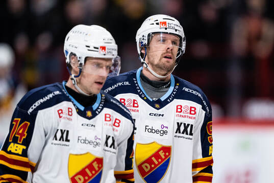 Djurgårdens Nicklas Danielsson och Cameron Schilling deppar