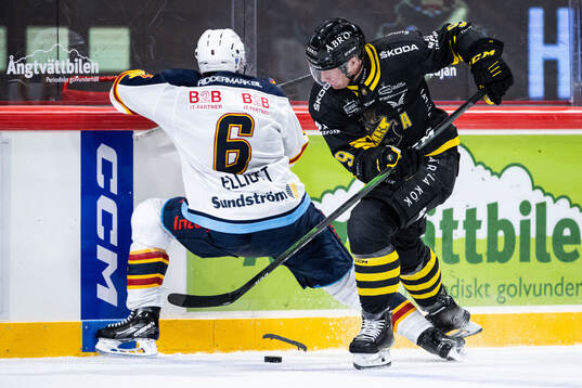 Djurgårdens Stefan Elliott och AIKs Richard Gynge