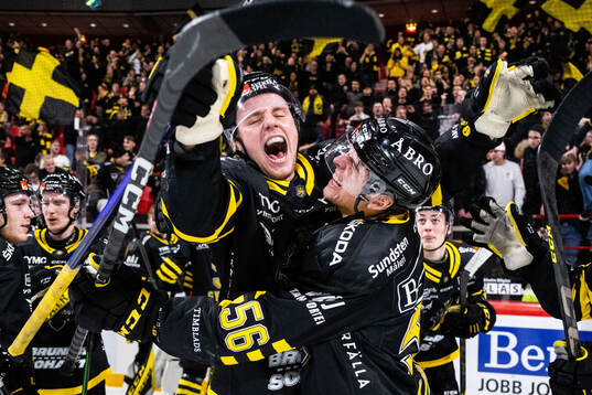 AIKs Alfred Barklund och Albert Lyckåsen jublar