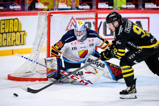 Djurgårdens målvakt Matthew Galajda och AIKs Zion Nybeck
