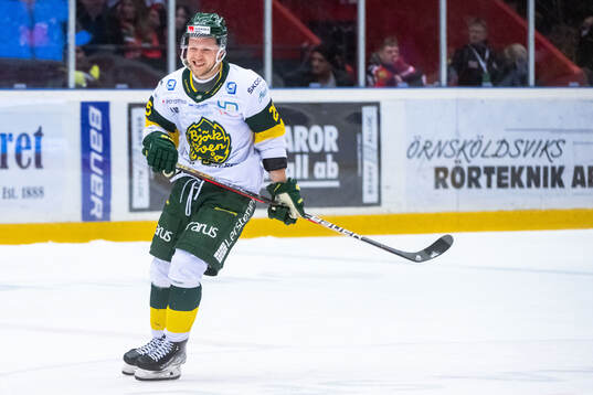 Björklövens Christopher Bengtsson jublar