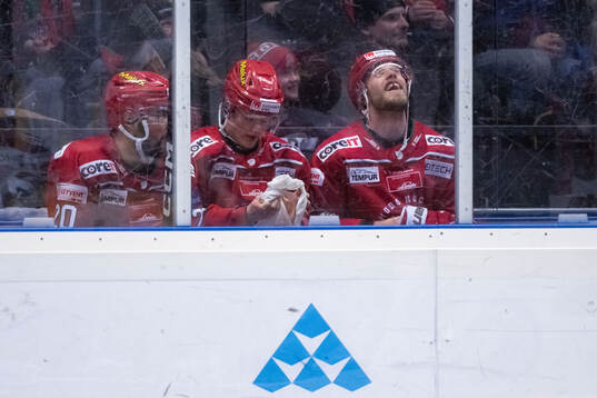 Modos Marcus Vela och Josef Ingman i utvisningsbåset