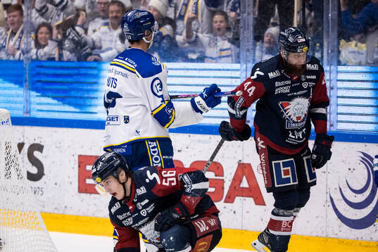 Linköpings Elias Sjöström och Jonas Junland deppar
