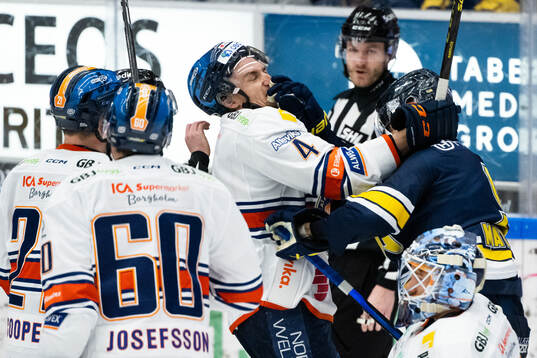 Växjös Keegan Lowe och HV71s Taylor Matson