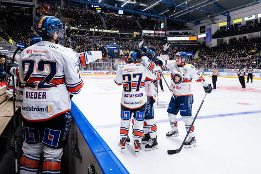 Växjös spelare jublar