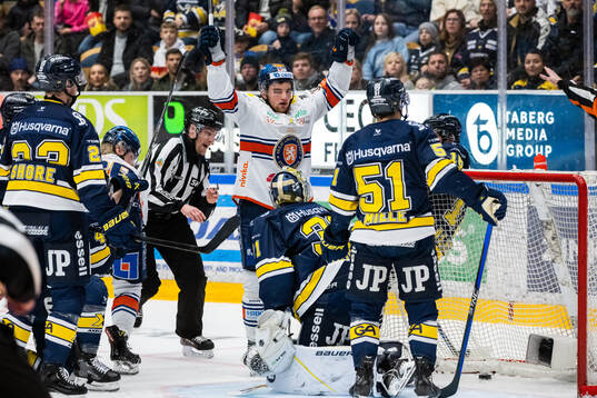 Växjös Glenn Gustafsson jublar