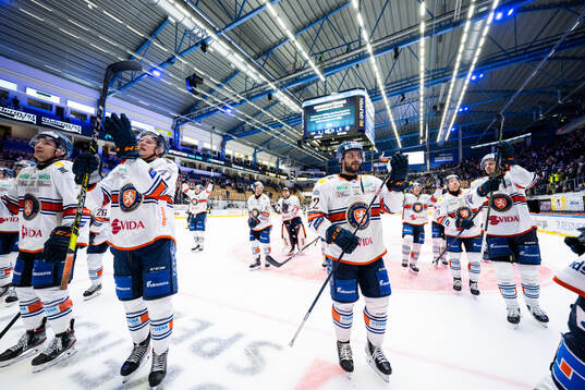Växjös Ludvig Nilsson och Tobias Rieder jublar