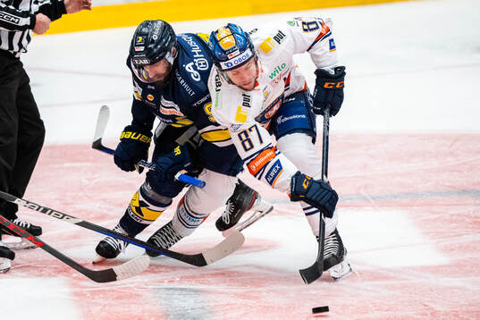 HV71s Taylor Matson och Växjös Robert Rosén