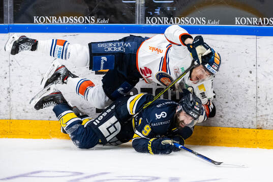 Växjös Keegan Lowe och HV71s Taylor Matson