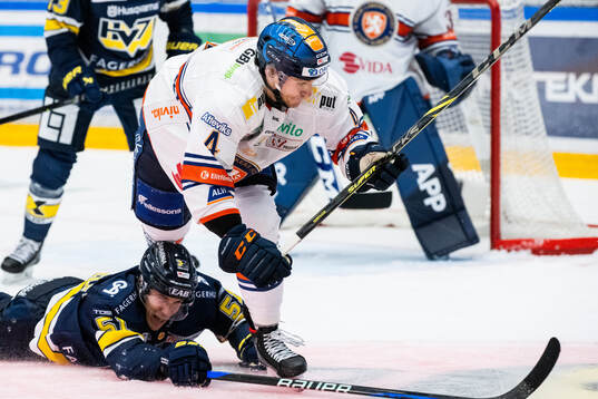 HV71s Andy Miele och Växjös Keegan Lowe