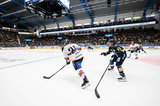 Växjös Brian Cooper och HV71s Måns Lindbäck