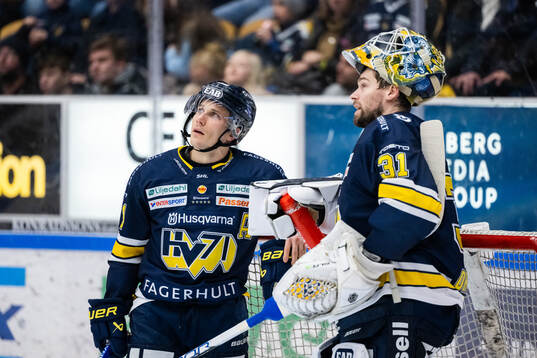 HV71s Andy Miele och målvakt Joni Ortio