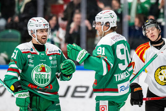 Rögles Ludvig Larsson och Adam Tambellini jublar