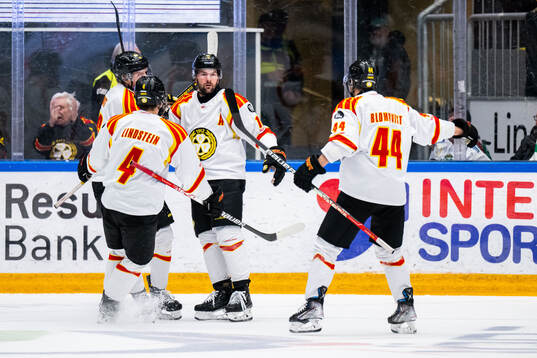 Brynäs Simon Bertilsson jublar
