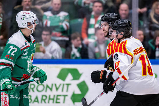 Brynäs Oula Palve och Samuel Johannesson jublar mot