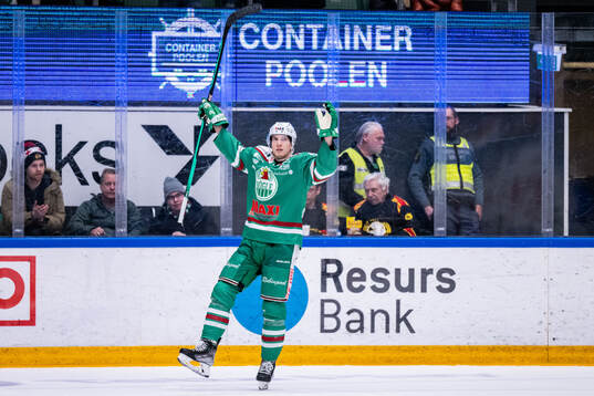 Rögles Adam Tambellini jublar