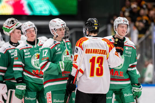 Rögles Felix Nilsson och Oliver Tärnström hälsar på