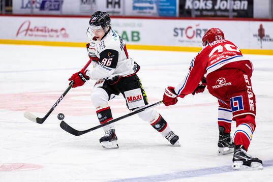 Malmö Redhawks Lukas Wernblom och Timrås Robin Hanzl