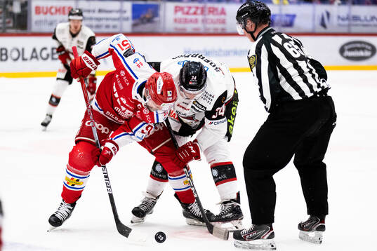 Timrås Anton Lander tekar mot Malmö Redhawks Carl