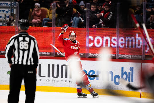 Timrås Emil Pettersson jublar