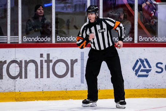 Domare Mikael Andersson har ont