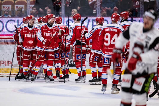 Timrås spelare jublar