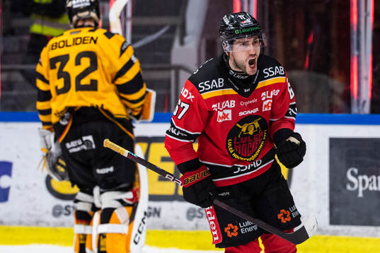 Luleås Konstantin Komarek jublar
