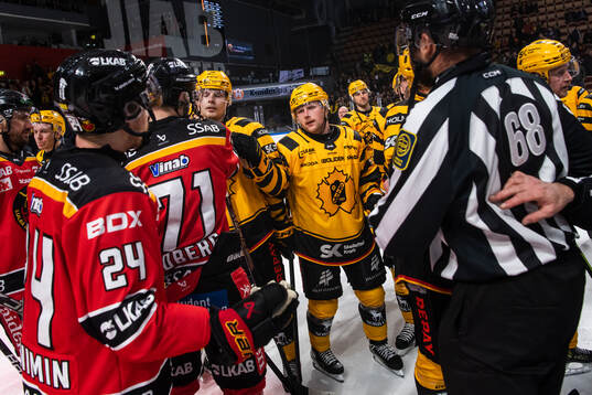 Luleås Brendan Shinnimin och Skellefteås Oskar Nilsson i