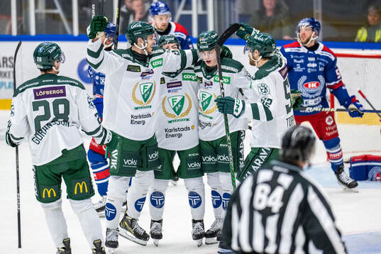 Färjestads Lucas Forsell jublar med lagkamrater