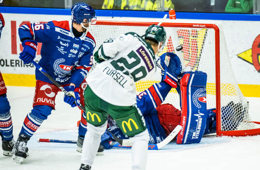 Färjestads Lucas Forsell gör här 2-1