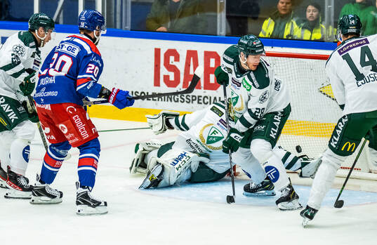 Oskarshamns Hynek Zohorna gör 3-2 bakom Färjestads