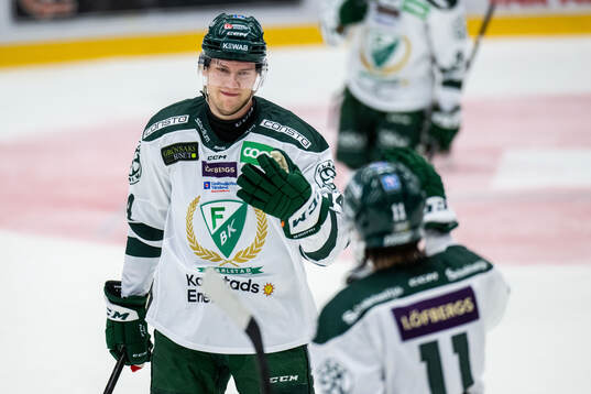 Färjestads Victor Ejdsell jublar