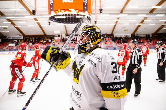 Västerås målvakt Johan Gustafsson deppar