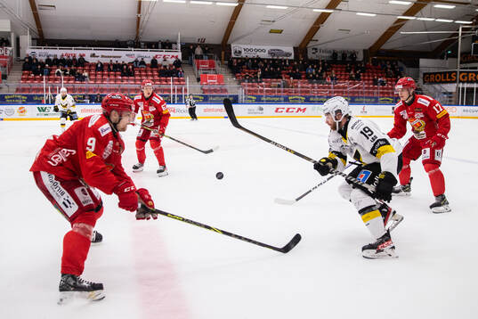 Almtunas Hampus Harlestam och Västerås Blake Speers