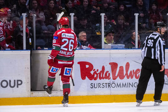 Modos Emil Wahlberg blir utvisad